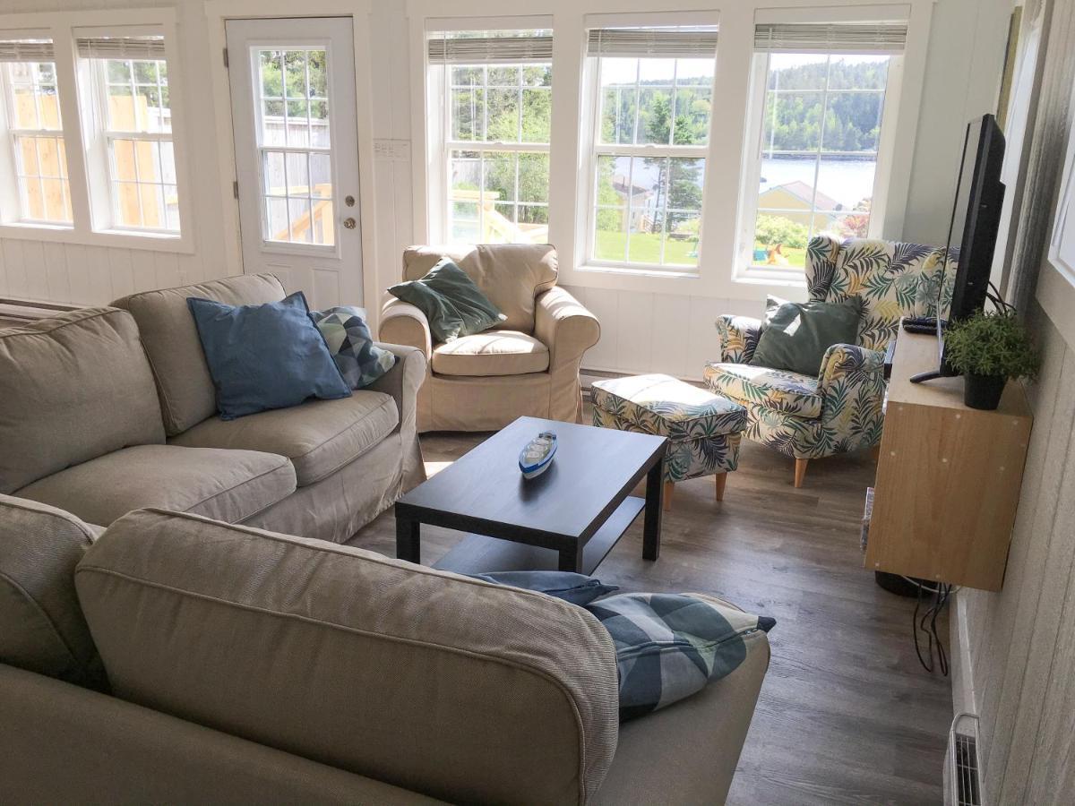 Larinda'S Landing Oceanfront Cottages Halifax Exterior photo