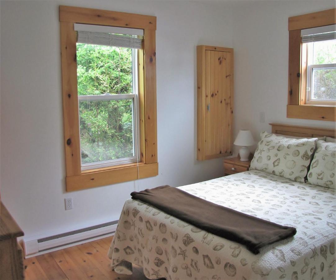 Larinda'S Landing Oceanfront Cottages Halifax Exterior photo