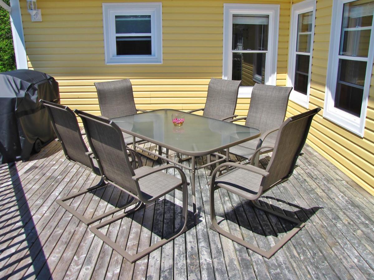 Larinda'S Landing Oceanfront Cottages Halifax Exterior photo