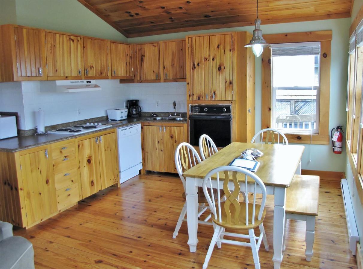 Larinda'S Landing Oceanfront Cottages Halifax Exterior photo