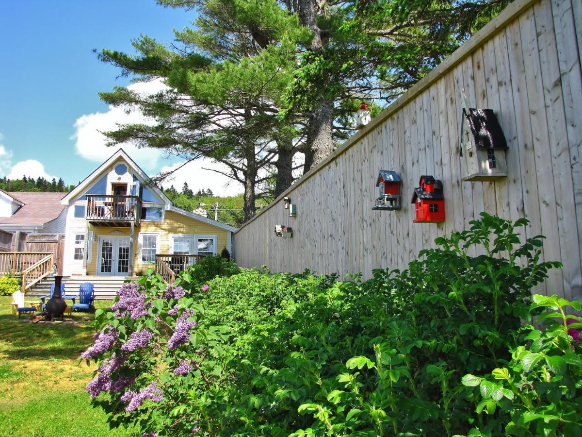Larinda'S Landing Oceanfront Cottages Halifax Exterior photo