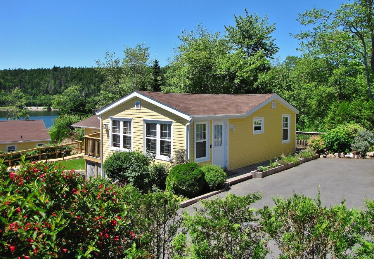 Larinda'S Landing Oceanfront Cottages Halifax Exterior photo