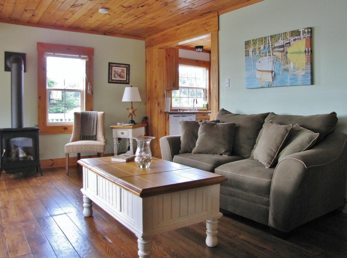 Larinda'S Landing Oceanfront Cottages Halifax Exterior photo