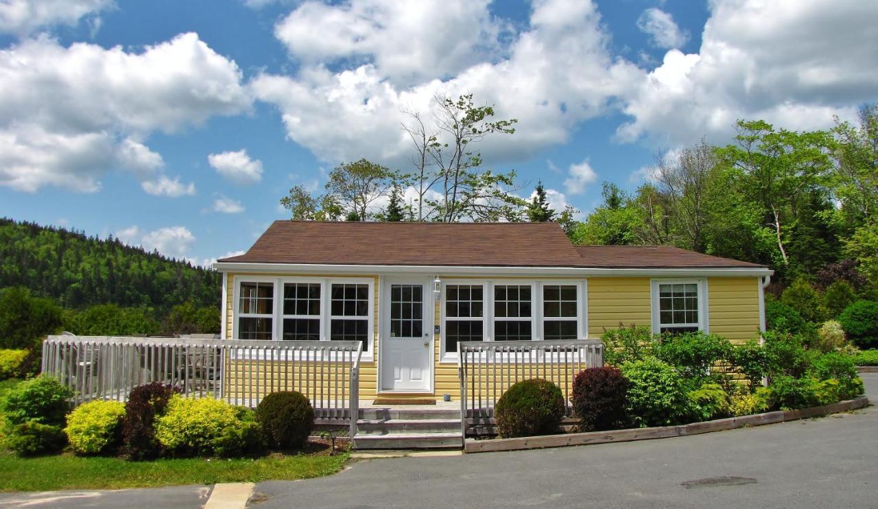 Larinda'S Landing Oceanfront Cottages Halifax Exterior photo