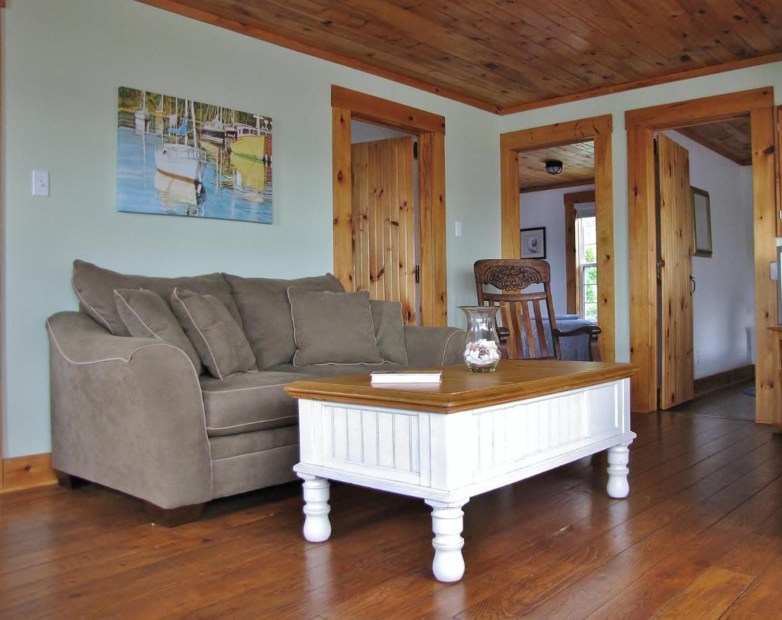 Larinda'S Landing Oceanfront Cottages Halifax Exterior photo