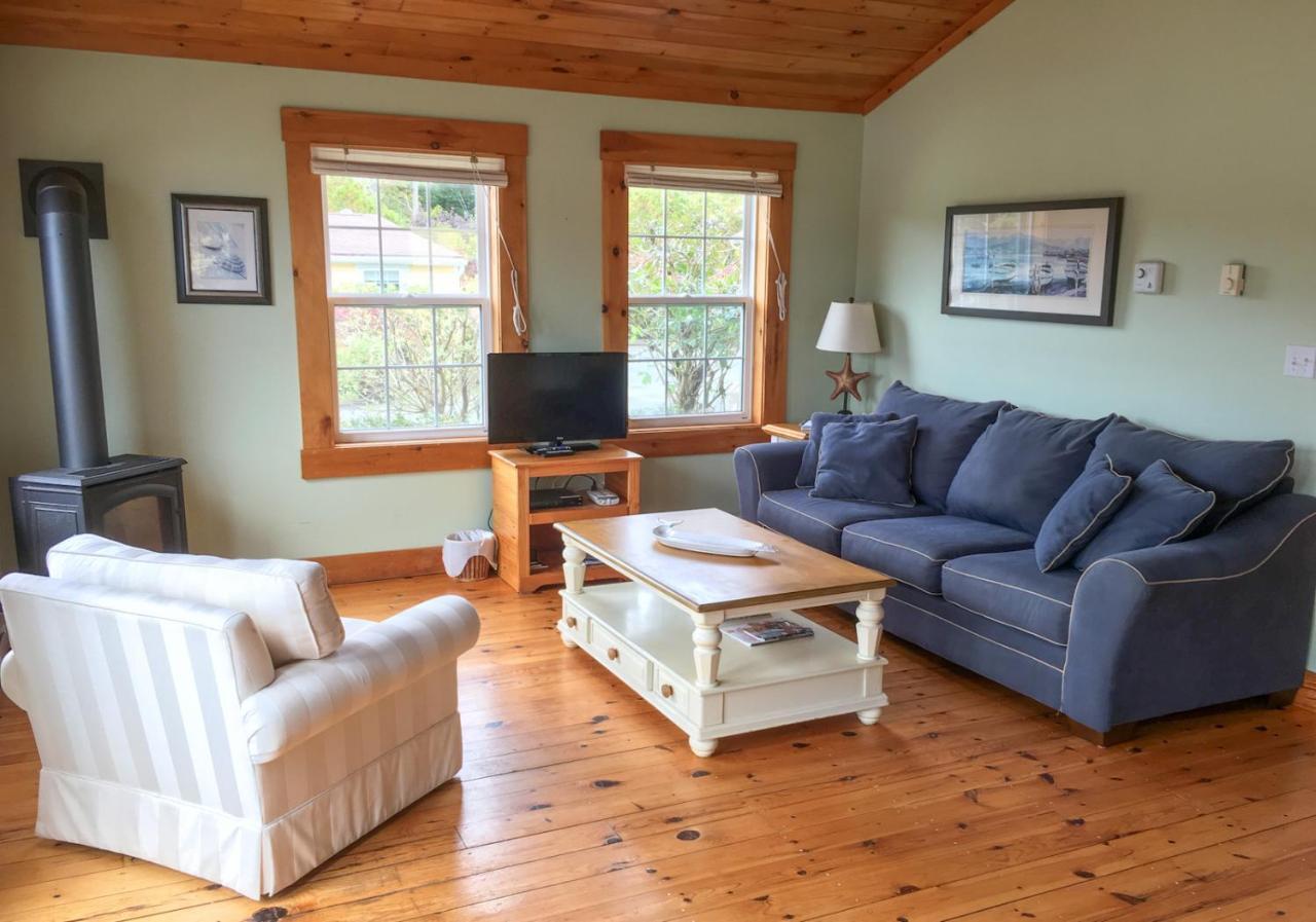 Larinda'S Landing Oceanfront Cottages Halifax Exterior photo