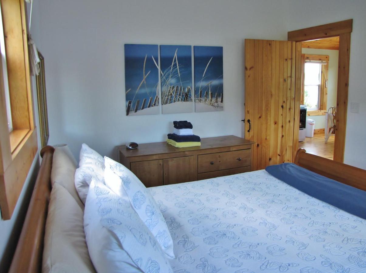 Larinda'S Landing Oceanfront Cottages Halifax Exterior photo