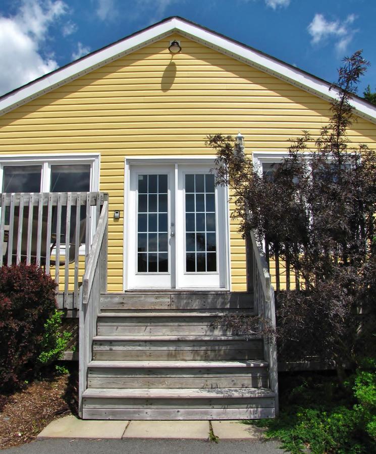 Larinda'S Landing Oceanfront Cottages Halifax Exterior photo