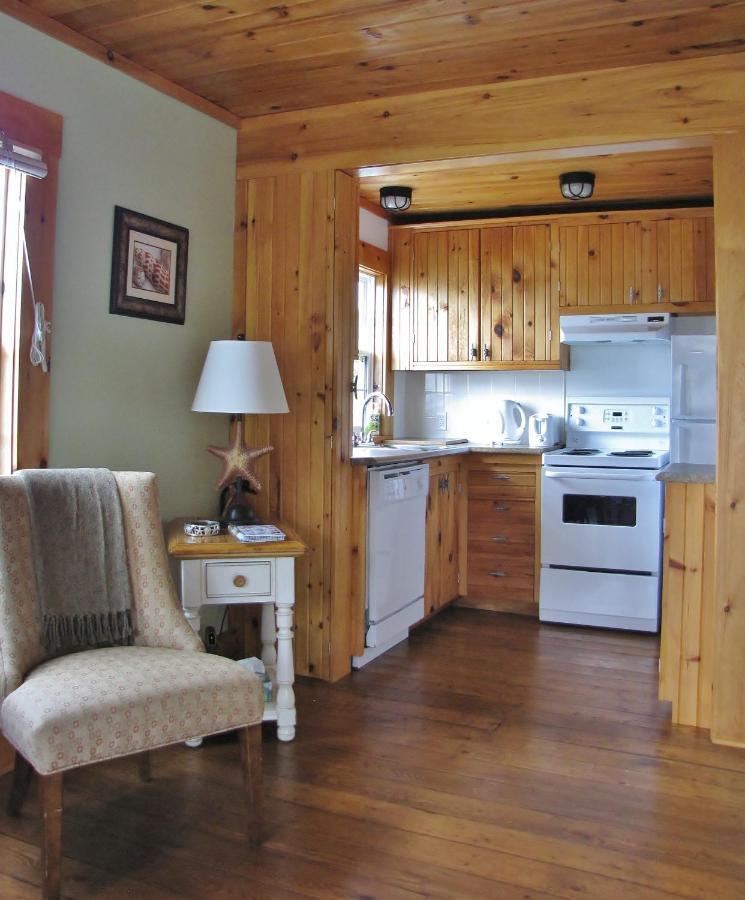 Larinda'S Landing Oceanfront Cottages Halifax Exterior photo