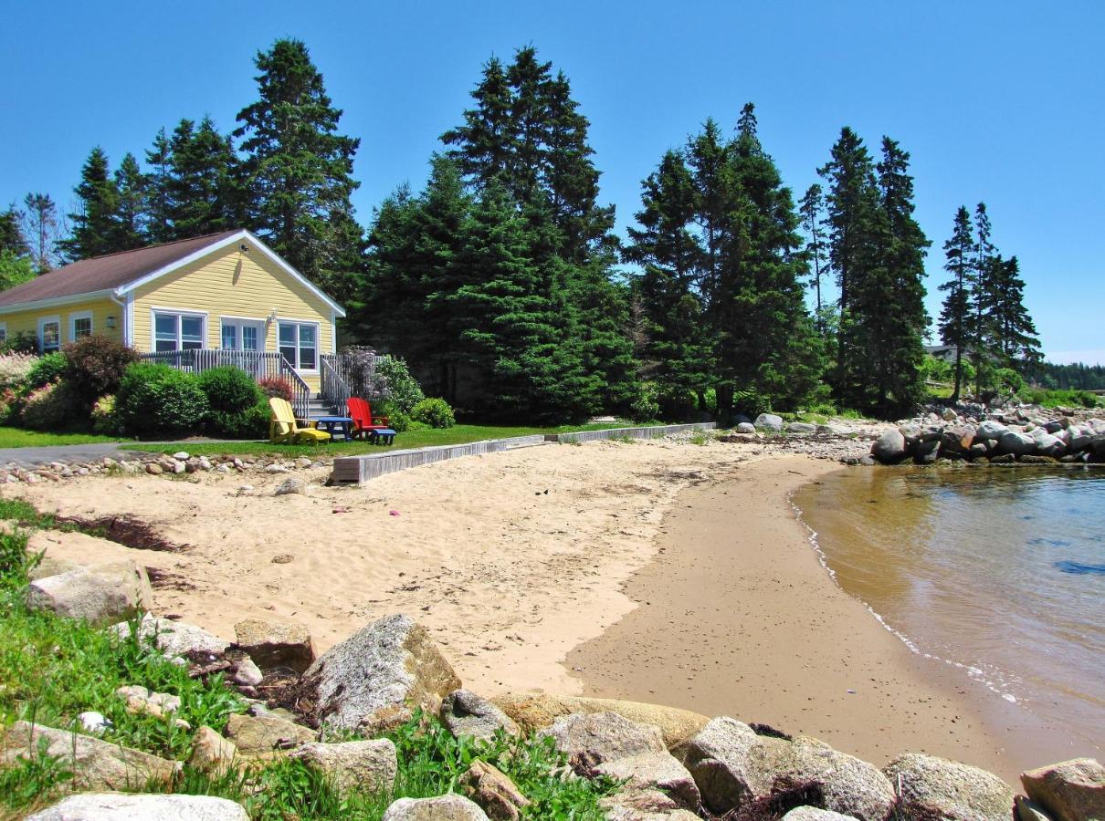 Larinda'S Landing Oceanfront Cottages Halifax Exterior photo