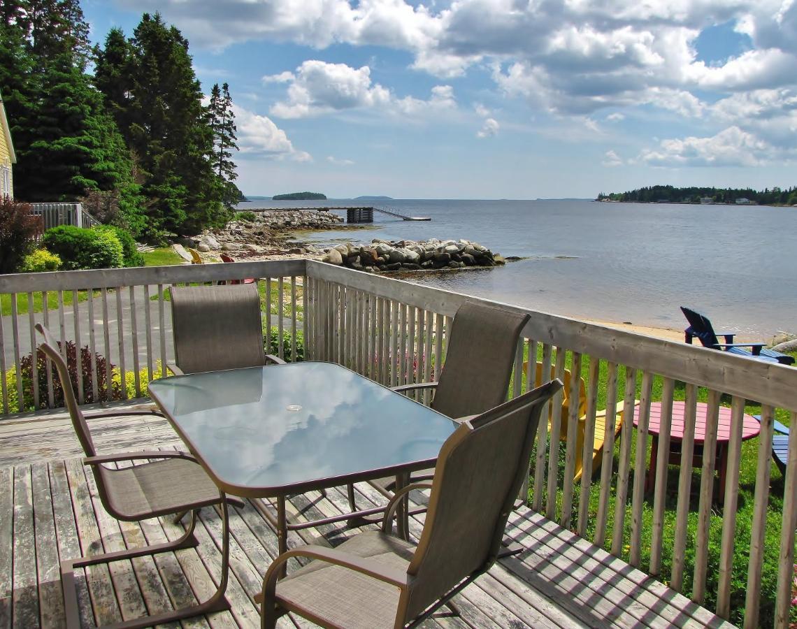 Larinda'S Landing Oceanfront Cottages Halifax Exterior photo