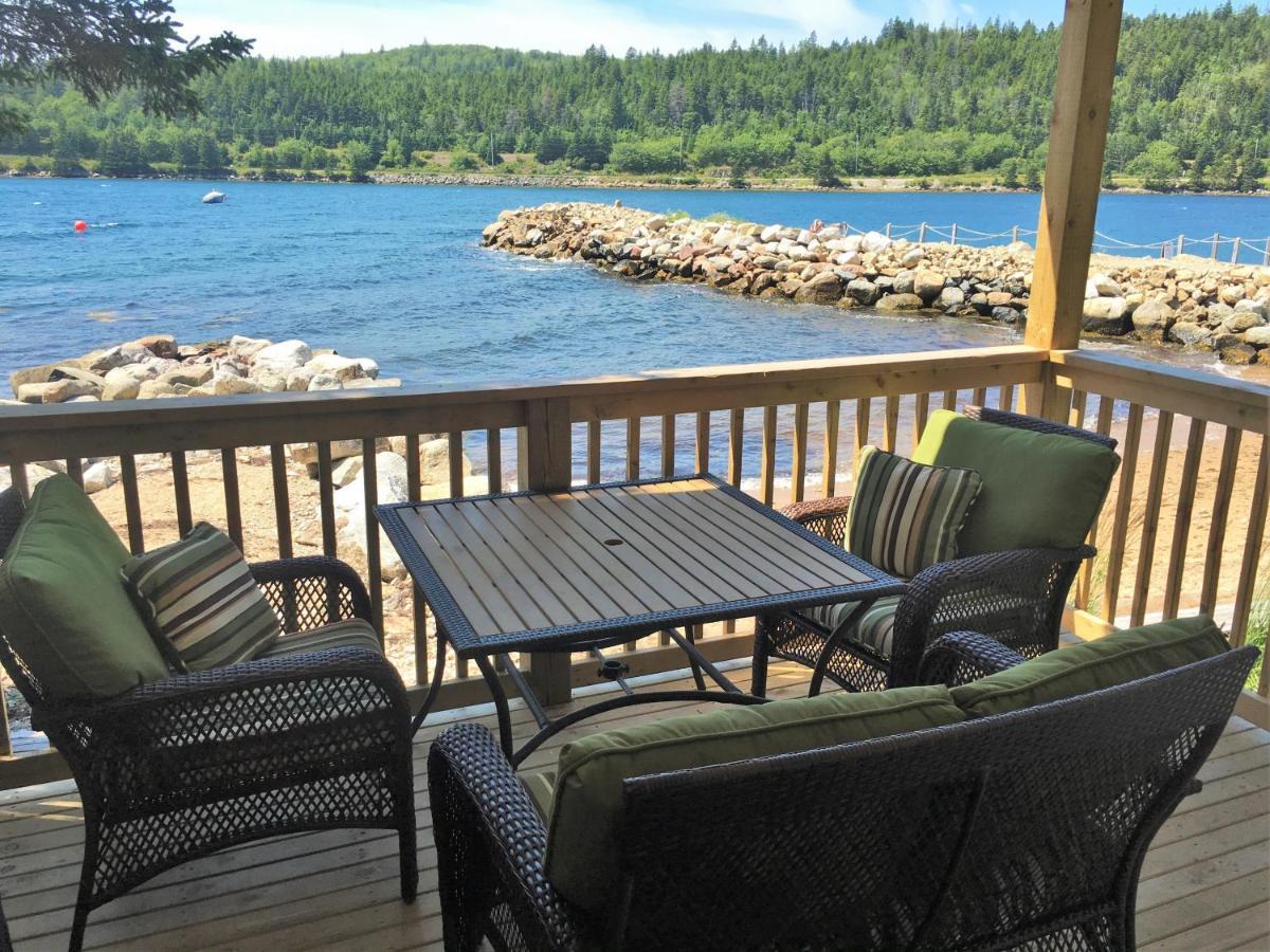 Larinda'S Landing Oceanfront Cottages Halifax Exterior photo
