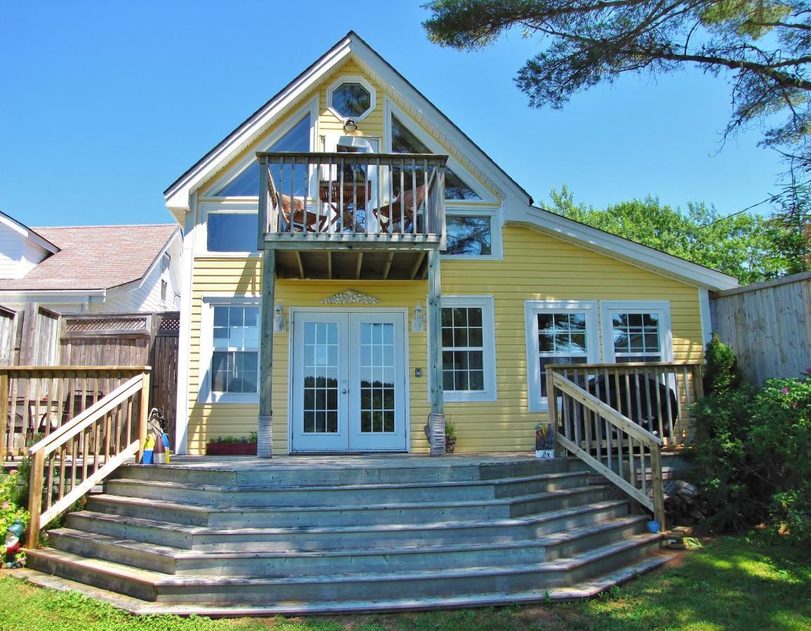 Larinda'S Landing Oceanfront Cottages Halifax Exterior photo